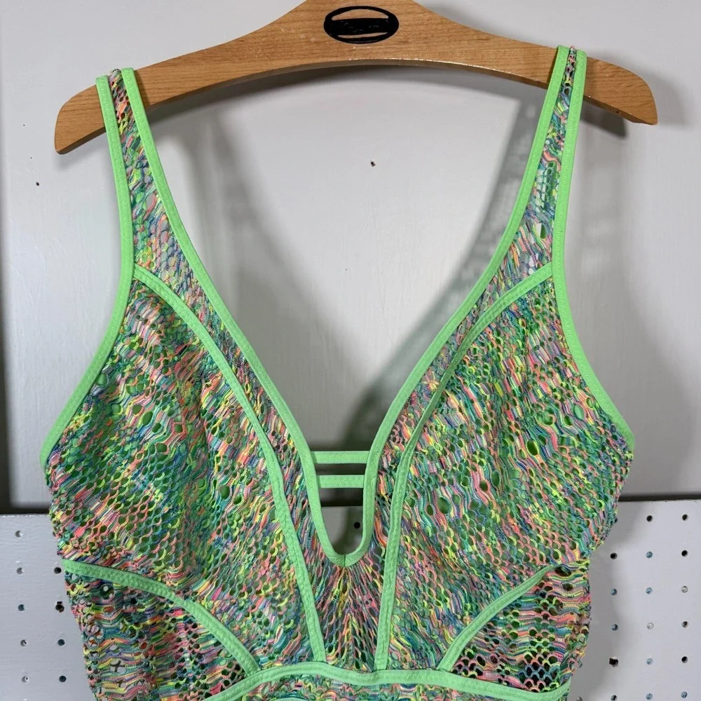 BECCA by Rebecca Virtue‎ Mosaic Crochet Plunge One-Piece Women's Green - Large